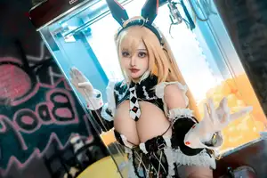 Coser Huya Gu A Zha as Jowa Yus Maid from Crossfire: Irresistible Charm-3