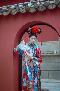 Timeless Elegance of Man Li by the Red Wall - YiTuYu Vol.8871-24