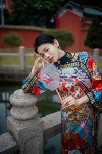 Timeless Elegance of Man Li by the Red Wall - YiTuYu Vol.8871-39