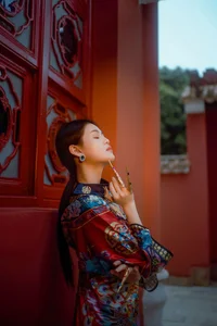 Timeless Elegance of Man Li by the Red Wall - YiTuYu Vol.8871-31