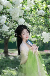 Ethereal Garden Muse: Xiao Bing Gan in YiTuYu Vol.8856-15