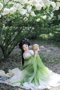 Ethereal Garden Muse: Xiao Bing Gan in YiTuYu Vol.8856-16