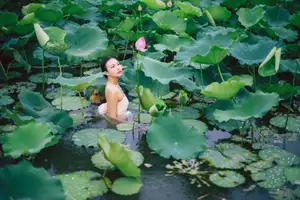 Ju Zi's Ethereal Beauty Amidst Lotus Blooms | YiTuYu Vol.8733-4