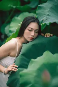 Ju Zi's Ethereal Beauty Amidst Lotus Blooms | YiTuYu Vol.8733-18