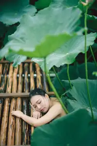 Ju Zi's Ethereal Beauty Amidst Lotus Blooms | YiTuYu Vol.8733-8