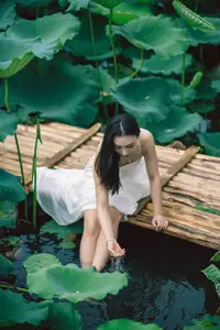 Ju Zi's Ethereal Beauty Amidst Lotus Blooms | YiTuYu Vol.8733-16