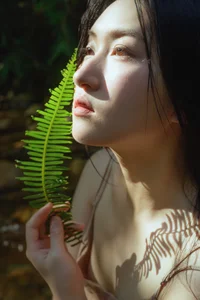 Serene Summer Portrait Photography: Ye Zhi Zhi Zhi in YiTuYu Art Language Vol.9104 - Aesthetic Nature and Stream Side Fashion Inspiration-1