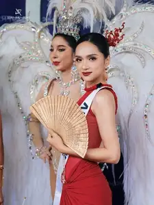 Huong Giang's Radiant Beauty & Elegant Style Captivate at Miss Universe 2025-10