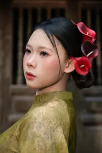 Graceful Vietnamese Ao Dai: Traditional Beauty Adorned with Red Calla Lilies-0