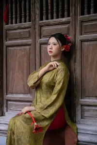 Graceful Vietnamese Ao Dai: Traditional Beauty Adorned with Red Calla Lilies-10