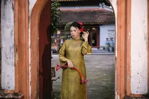Graceful Vietnamese Ao Dai: Traditional Beauty Adorned with Red Calla Lilies-8
