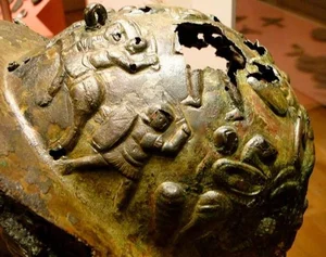 Rare Roman Ribchester Helmet: A Masterpiece of Ancient Bronze Artistry and Military History Found in Britain-1