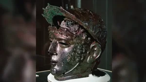 Rare Roman Ribchester Helmet: A Masterpiece of Ancient Bronze Artistry and Military History Found in Britain-4