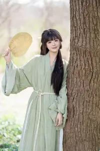 Asian Beauty: Sai Xi Xi Li Ma in Elegant Green Hanfu – YiTuYu Vol.8747 Collection-7