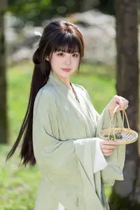 Asian Beauty: Sai Xi Xi Li Ma in Elegant Green Hanfu – YiTuYu Vol.8747 Collection-20