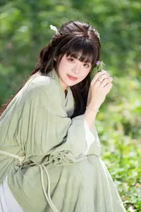 Asian Beauty: Sai Xi Xi Li Ma in Elegant Green Hanfu – YiTuYu Vol.8747 Collection-1