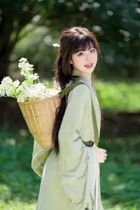 Asian Beauty: Sai Xi Xi Li Ma in Elegant Green Hanfu – YiTuYu Vol.8747 Collection-3