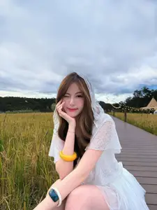 Tang My Han: A Muse's Beauty Amidst Golden Rice Fields, A Breathtaking Moment-5