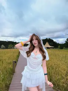 Tang My Han: A Muse's Beauty Amidst Golden Rice Fields, A Breathtaking Moment-10