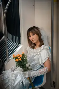 YiTuYu Vol.8790: Pao Pao Xiao Mie – Contemplative Beauty in Pristine White Dress-8