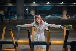 YiTuYu Vol.8790: Pao Pao Xiao Mie – Contemplative Beauty in Pristine White Dress-10