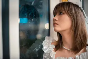 YiTuYu Vol.8790: Pao Pao Xiao Mie – Contemplative Beauty in Pristine White Dress-16