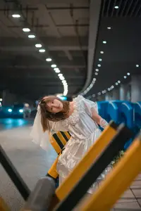 YiTuYu Vol.8790: Pao Pao Xiao Mie – Contemplative Beauty in Pristine White Dress-7