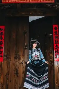 Mystical Ethnic Beauty: Xiao Wen Shines in Traditional Guizhou Attire Vol.8719-19