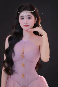 Dreamy Princess: Ethereal Beauty, Elegant Gown & Exquisite Jewelry-7