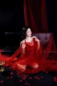 Red Romance: The Ethereal Art of Tian Tian in Exquisite Crimson Gauze-13
