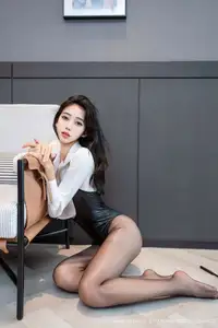 XingYan Vol.400: Shi An An's Alluring Charm in a Captivating & Stylish Photo Shoot-10