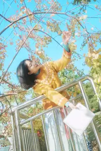 YiTuYu Art Language Vol.8738 Nan Nan: A Radiant Autumn Girl Embracing Warm Afternoon Sun-5