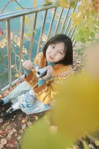 YiTuYu Art Language Vol.8738 Nan Nan: A Radiant Autumn Girl Embracing Warm Afternoon Sun-3