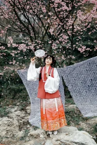 Nature's Muse: Qi Qi Ry's Serene Escape in YiTuYu Art Language Vol. 9037-12