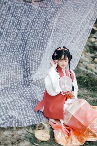 Nature's Muse: Qi Qi Ry's Serene Escape in YiTuYu Art Language Vol. 9037-3