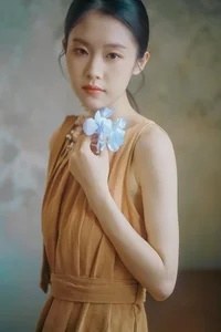 Chasing the Golden Hour: A Retro Visual Journey with Yi Zhi You Zi’s Art Language-15