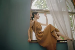 Chasing the Golden Hour: A Retro Visual Journey with Yi Zhi You Zi’s Art Language-16