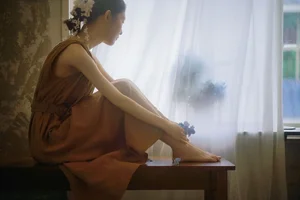 Chasing the Golden Hour: A Retro Visual Journey with Yi Zhi You Zi’s Art Language-6