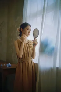 Chasing the Golden Hour: A Retro Visual Journey with Yi Zhi You Zi’s Art Language-3