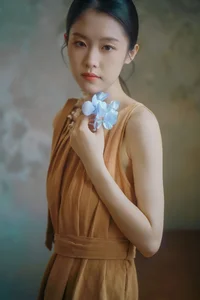 Chasing the Golden Hour: A Retro Visual Journey with Yi Zhi You Zi’s Art Language-17