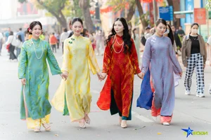 Timeless Elegance: Discovering the Soul of Hanoi Through the Grace of Ao Dai-3