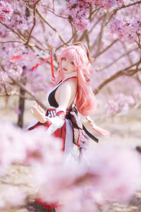 Coser Guaxi Jiang Transforms into Yae Miko Genshin Impact: Enchanting Beauty Amidst Sakura-6