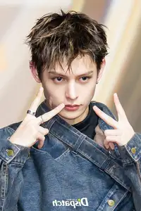 Christmas 2025 Red Carpet Explodes: Jang Won Young Transforms into Angel, Did Winter (aespa) Reveal Love Mark with Jungkook (BTS)?-26