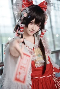 Stunning Hana Cosplay as Hualingmeng at Firefly Animation Carnival: Exquisite Floral Fantasy Fashion and Elegant Hanfu-Inspired Design for Anime Lovers-9