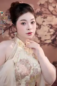 Captivating Asian Beauty: Elegant Woman in Traditional Attire Adorned with Exquisite Pearls.-0