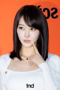 Aespa’s Giselle Captivates in a Sleek White Mini Dress: Stunning Visuals and Red Carpet Fashion Inspiration from the K-Pop Star-2