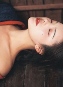 Alluring Japanese Woman in Kimono: Traditional Beauty & Captivating Gaze-1