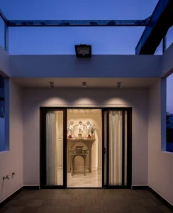 Neoclassical Elegance in a 3m Alley: A Masterpiece of Small-Space Luxury Architecture-24