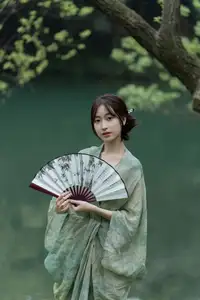 Xiao He's Ethereal Beauty by the Water: A Poetic Glimpse into YiTuYu Vol.8571's Traditional Charm-2