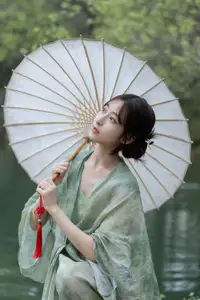 Xiao He's Ethereal Beauty by the Water: A Poetic Glimpse into YiTuYu Vol.8571's Traditional Charm-14